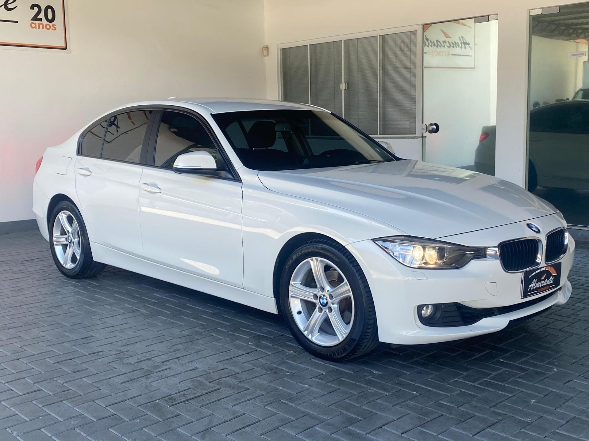 BMW 320i 2015 Branco — foto 1 de 3