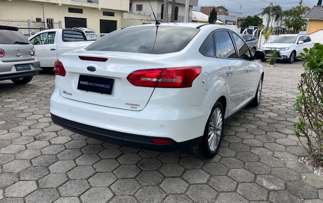 imagem-https://www.socarrao.com.br/sc-vehicle-images-prod/4270136/1791028467759-SU1HXzMzMjguanBlZw.jpeg