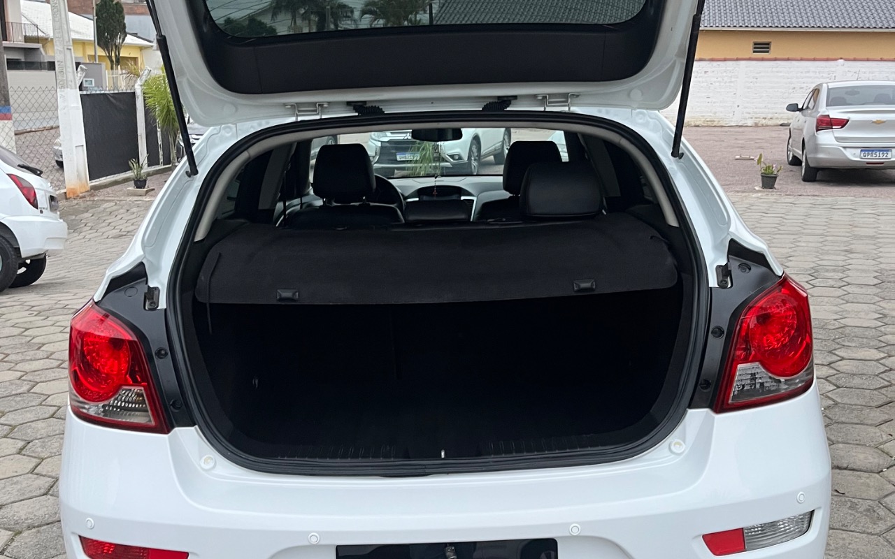 imagem-https://www.socarrao.com.br/sc-vehicle-images-prod/4270149/1791029531360-SU1HXzMzMzkuanBlZw.jpeg