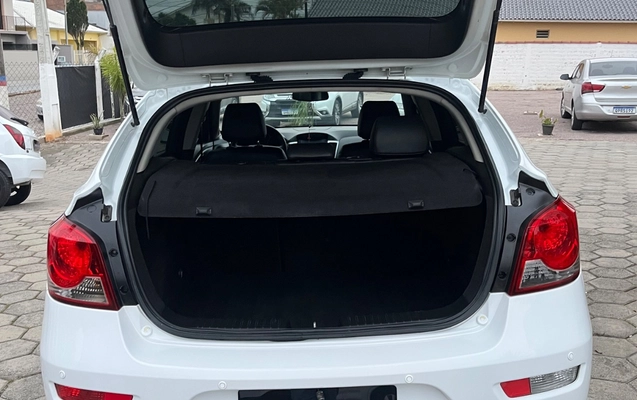 imagem-https://www.socarrao.com.br/sc-vehicle-images-prod/4270149/1791029531360-SU1HXzMzMzkuanBlZw.jpeg