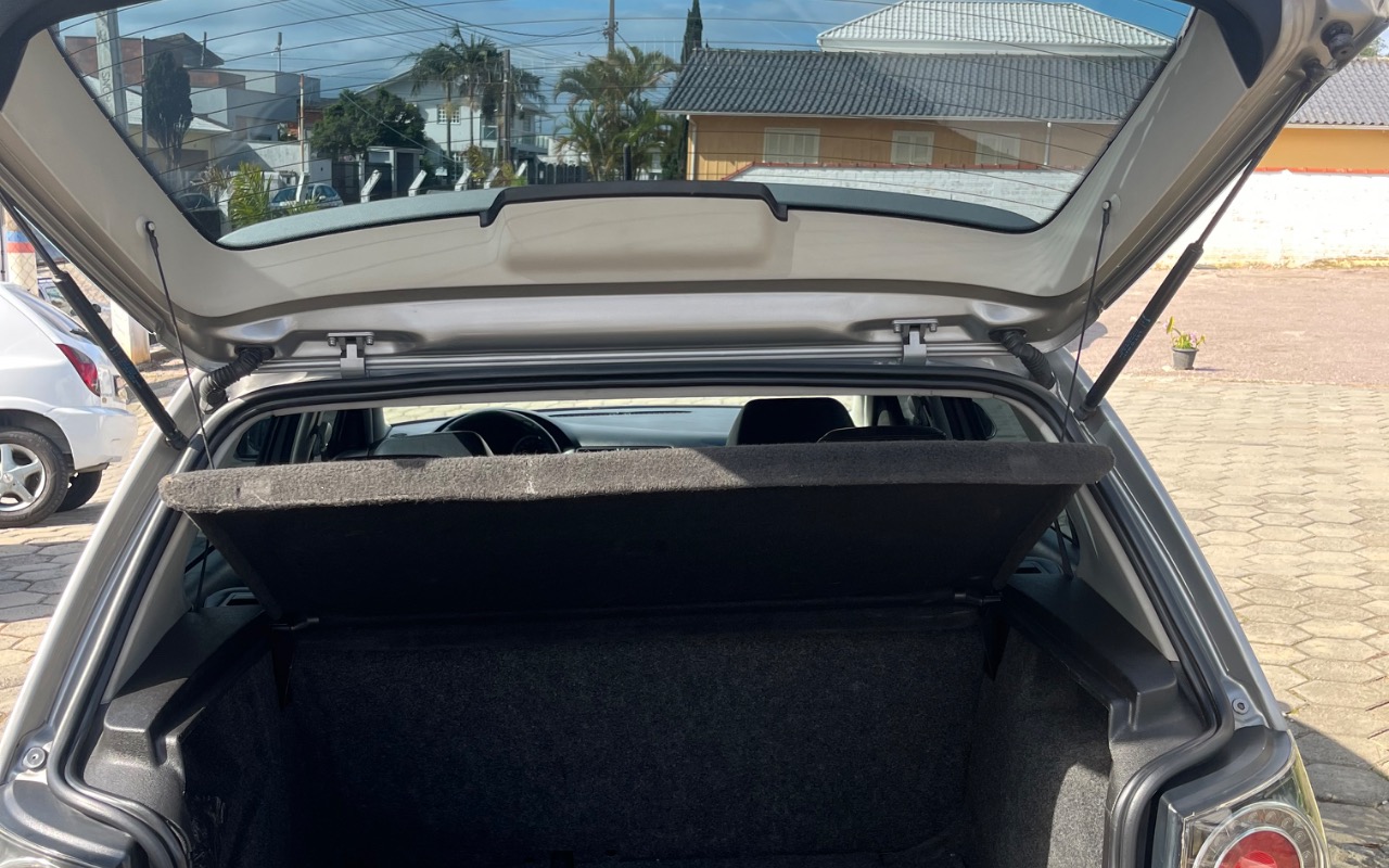 imagem-https://www.socarrao.com.br/sc-vehicle-images-prod/4270160/1791030197766-SU1HXzMzMTkuanBlZw.jpeg
