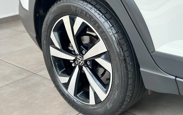 imagem-https://www.socarrao.com.br/sc-vehicle-images-prod/4270200/1791031797565-8540247_17_B_5c04e1eb2d.jpeg