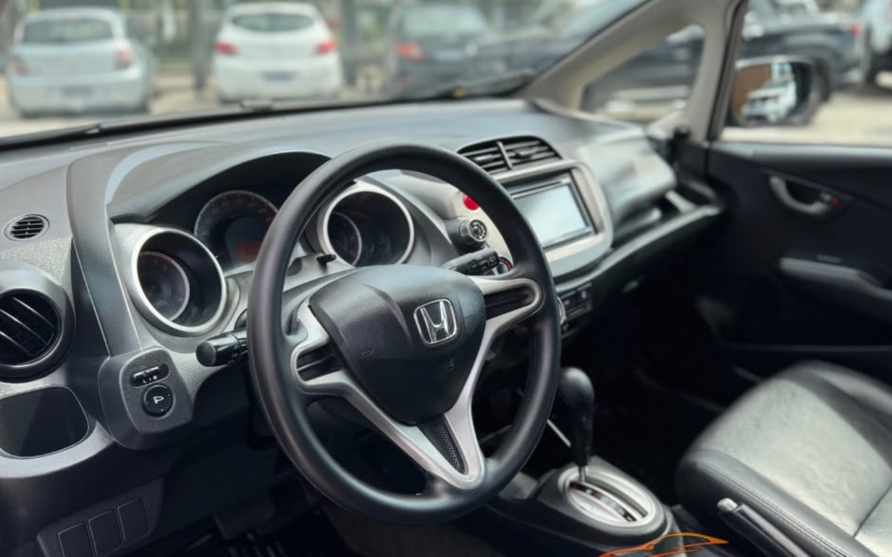 imagem-https://www.socarrao.com.br/sc-vehicle-images-prod/4270211/1791032249243-MTMuanBlZw.jpeg