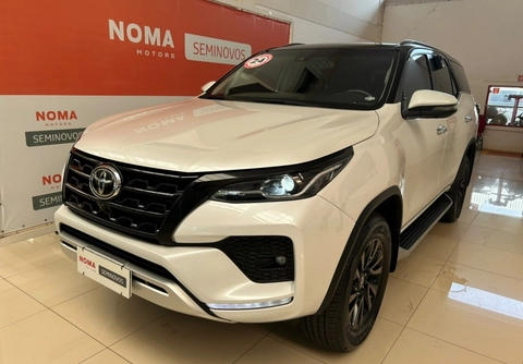 Toyota Hilux SW4 2024 Branco — foto 1 de 3