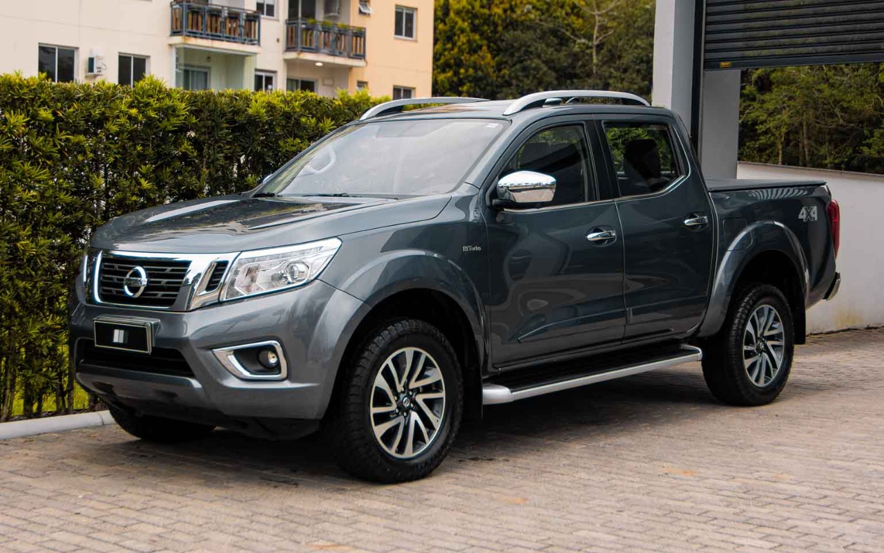 Nissan Frontier 2021 Cinza — foto 1 de 3