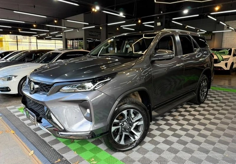 Toyota Hilux SW4 2024 Cinza — foto 1 de 3