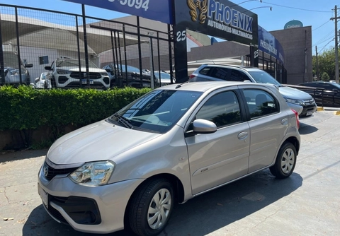 Toyota Etios 2018 Prata — foto 1 de 3