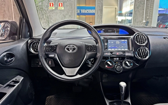 imagem-https://www.socarrao.com.br/sc-vehicle-images-prod/4270665/1791045429690-7q7mx4KWqlsulXYiggWG6ELOeWNd4EYU.jpg