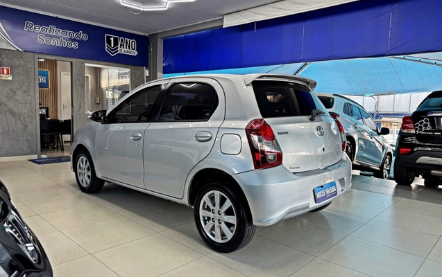 imagem-https://www.socarrao.com.br/sc-vehicle-images-prod/4270665/1791045429700-UWOIqc4f1DRkVUmLzytIvBeR4ZC70ua9.jpg