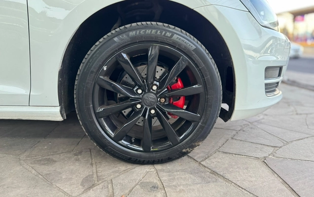 imagem-https://www.socarrao.com.br/sc-vehicle-images-prod/4270675/1791046475531-V2hhdHNBcHAgSW1hZ2UgMjAyNi0xMC0wMyBhdCAxMy4zNC41OSAoNCkuanBlZw.jpeg