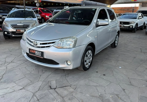 Toyota Etios 1.3 Flex 16V 5p Mec. 2014 Prata — foto 1 de 3