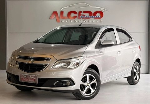 Chevrolet Onix 2013 Prata — foto 1 de 3