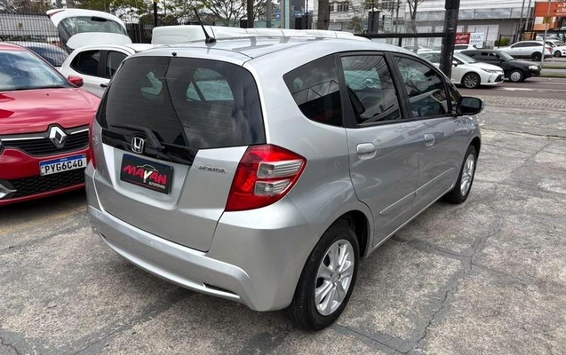 imagem-https://www.socarrao.com.br/sc-vehicle-images-prod/4270813/1792527351098-8497753_8_B_847a89b5db.jpeg