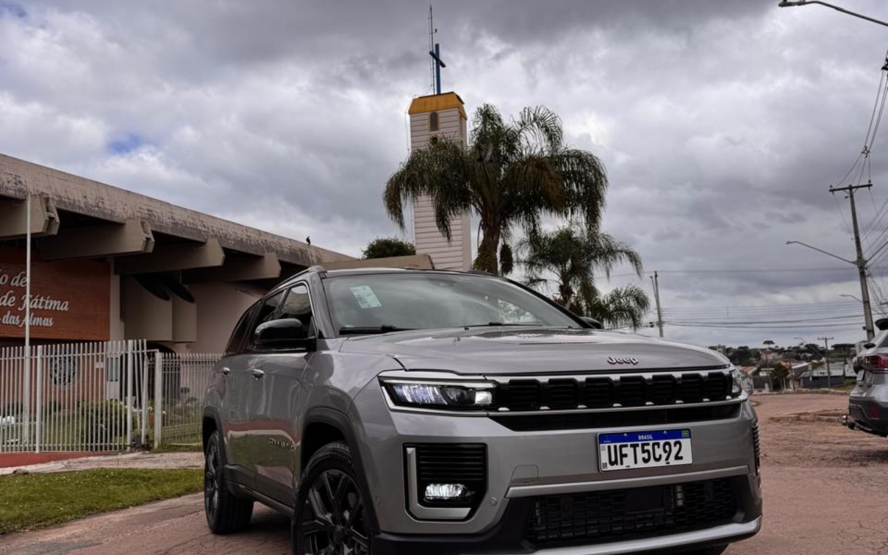 Jeep Commander 2026 Prata — foto 1 de 3