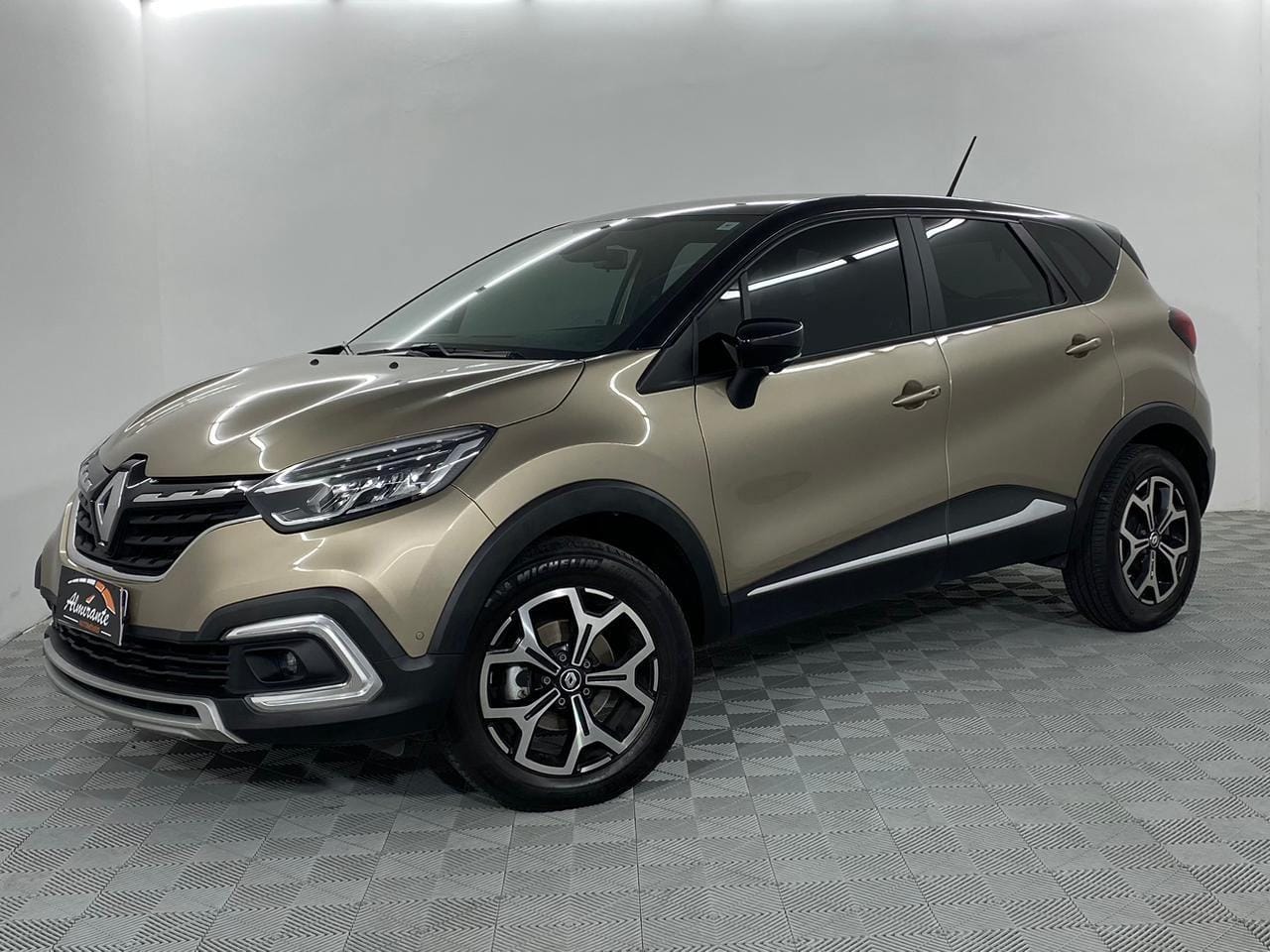 Renault Captur Iconic 1.3 TB 16V Flex 5p Aut. na cor Marrom em Blumenau / SC - 42716