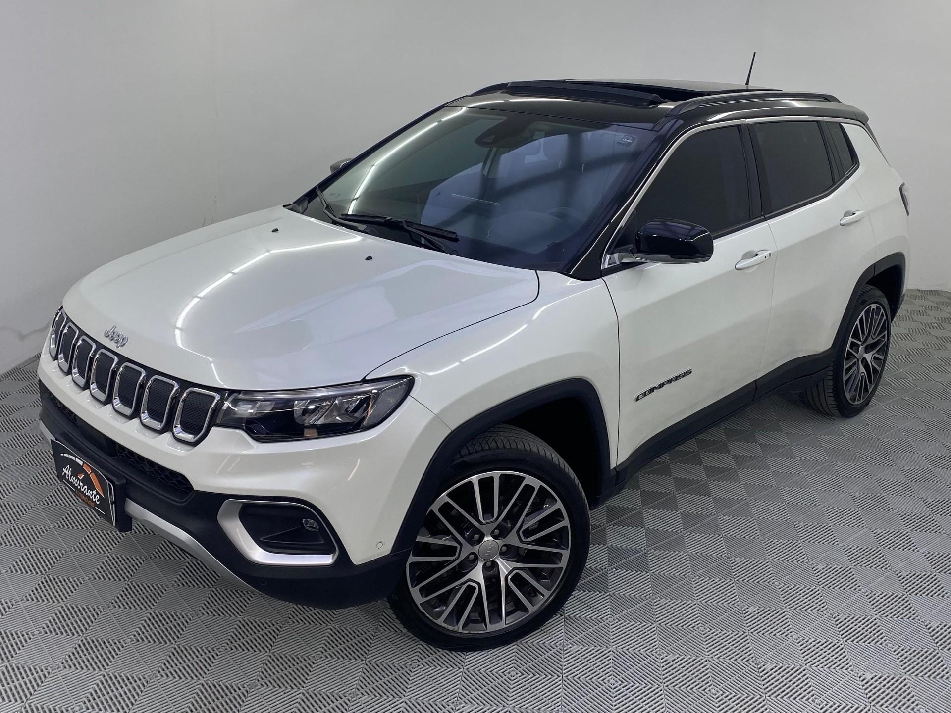 Jeep Compass 2023 Branco — foto 1 de 3