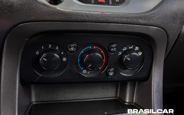 imagem-https://www.socarrao.com.br/sc-vehicle-images-prod/4274360/1791136392094-003_c49da13819721f634f4b93eec54ea864.jpg