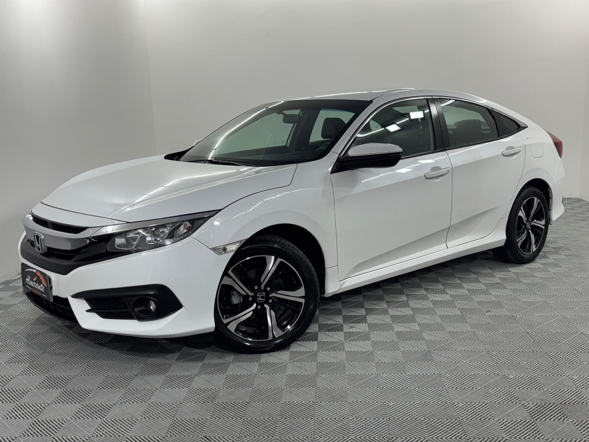 Honda Civic 2017 Branco — foto 1 de 3