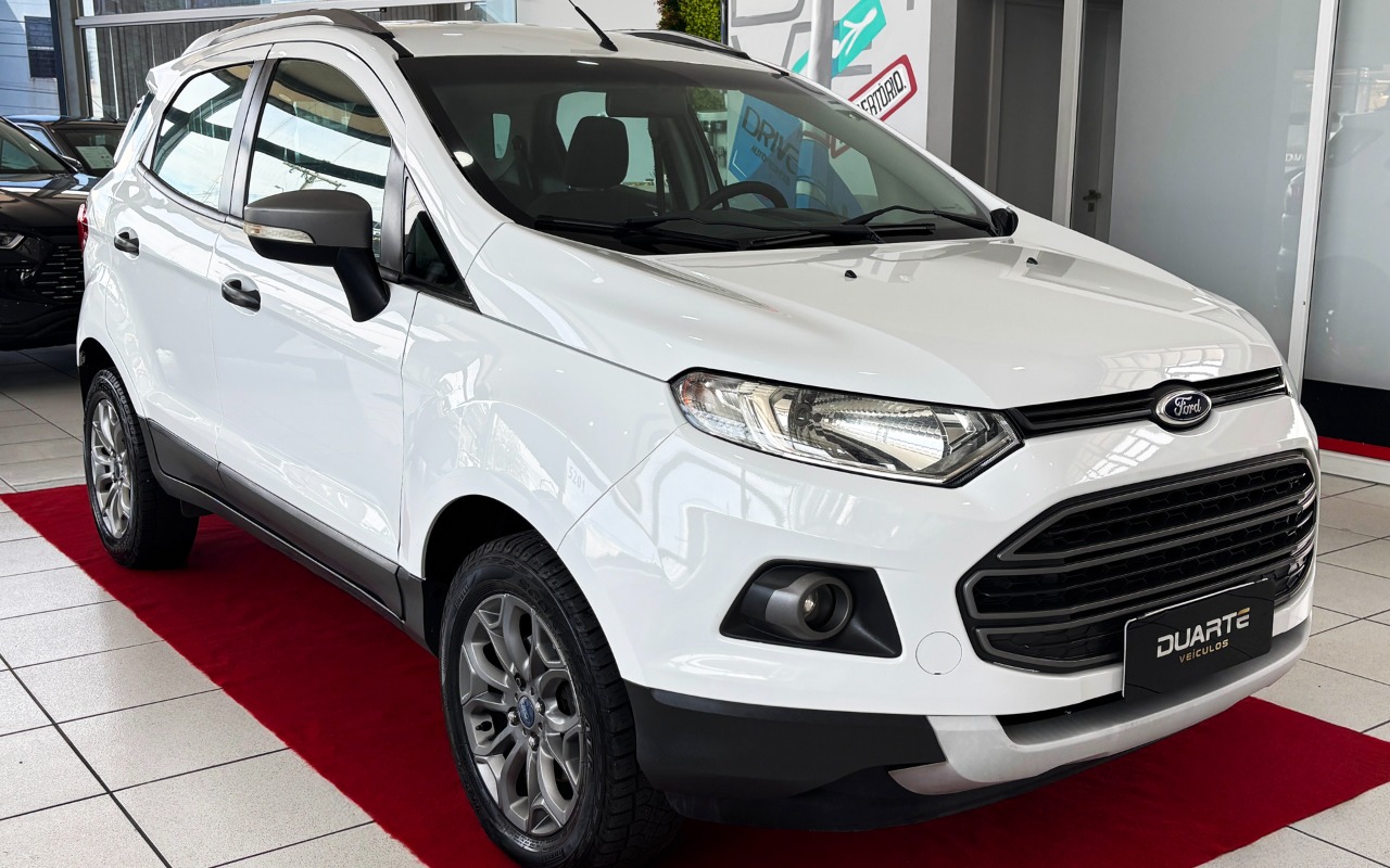 Ford EcoSport 2014 Branco — foto 1 de 3