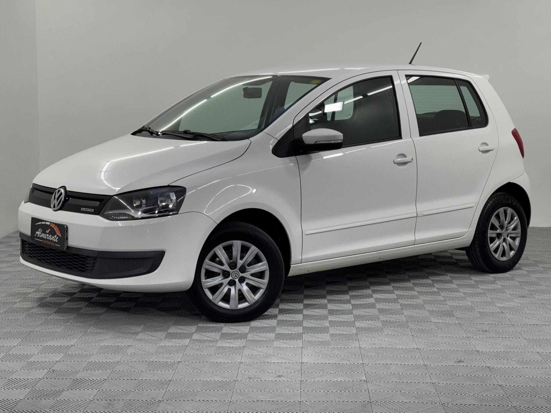 Volkswagen Fox 2014 Branco — foto 1 de 3