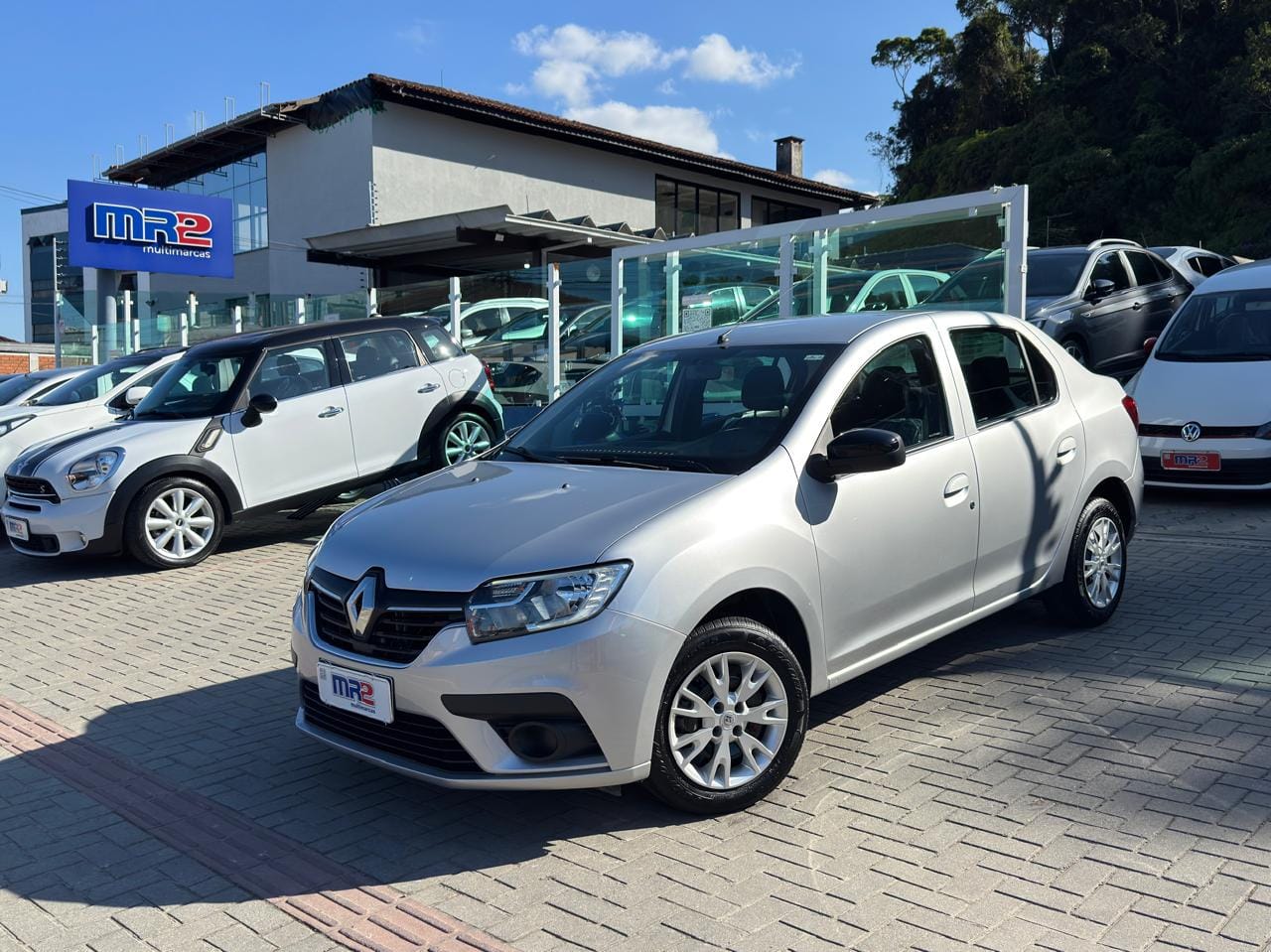 Renault Logan 2023 Cinza — foto 1 de 3