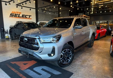 Toyota Hilux 2021 Prata — foto 1 de 3