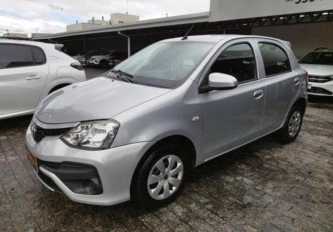 Toyota Etios 1.3 Flex 16V 5p Mec. 2018 Prata — foto 1 de 3
