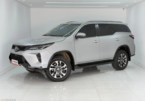Toyota Hilux SW4 4x4 2.8 Diesel 2024 Prata — foto 1 de 3