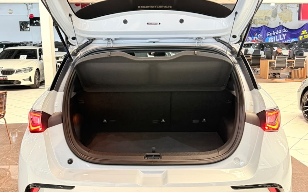 imagem-https://www.socarrao.com.br/sc-vehicle-images-prod/4278658/1791204823130-YzQ2YThkNzQtNGJhNC00ZmJiLWEyNjQtYTU4YTQ3NTE2MGMwLmpwZWc.jpeg