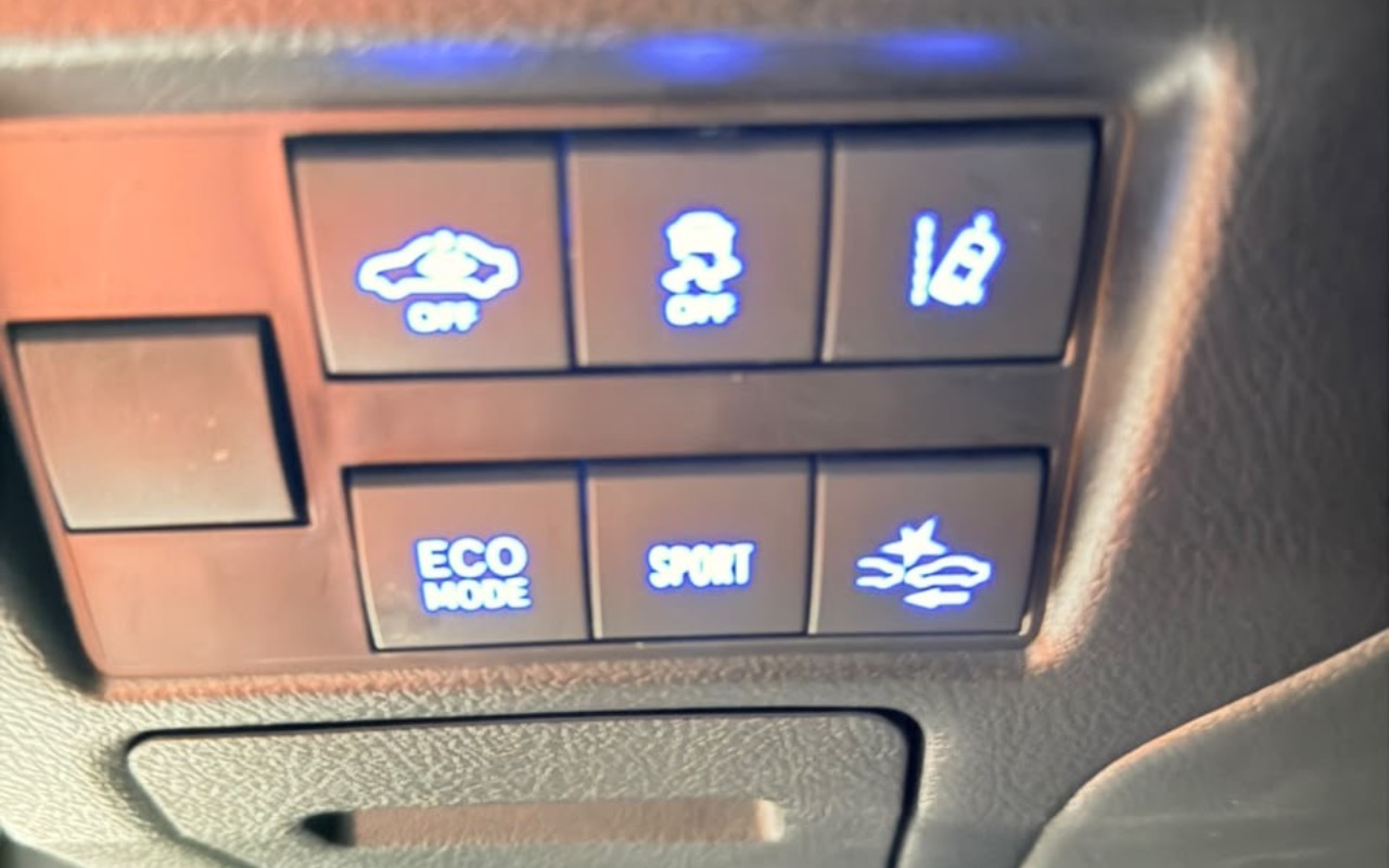 imagem-https://www.socarrao.com.br/sc-vehicle-images-prod/4278711/1791205394106-OGUyZWM2OTktZTAyMS00MTE5LTg4YzMtYzBjODliYjZkOGQwLmpwZWc.jpeg