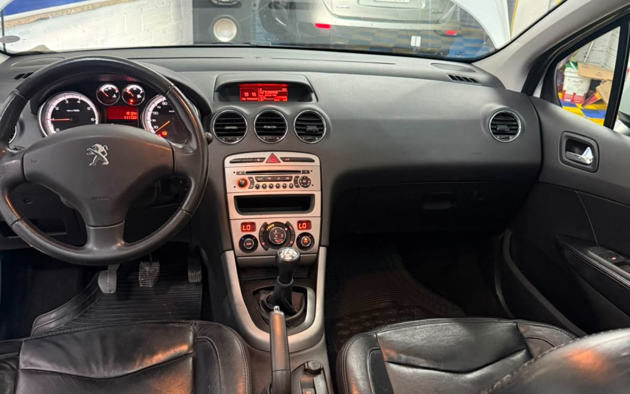 imagem-https://www.socarrao.com.br/sc-vehicle-images-prod/4279513/1791210167398-Y2MyMzIyZWYtOTBjMS00YzMyLWExMDItMTI0ZGM5YTg3YWE0LmpmaWY.jfif