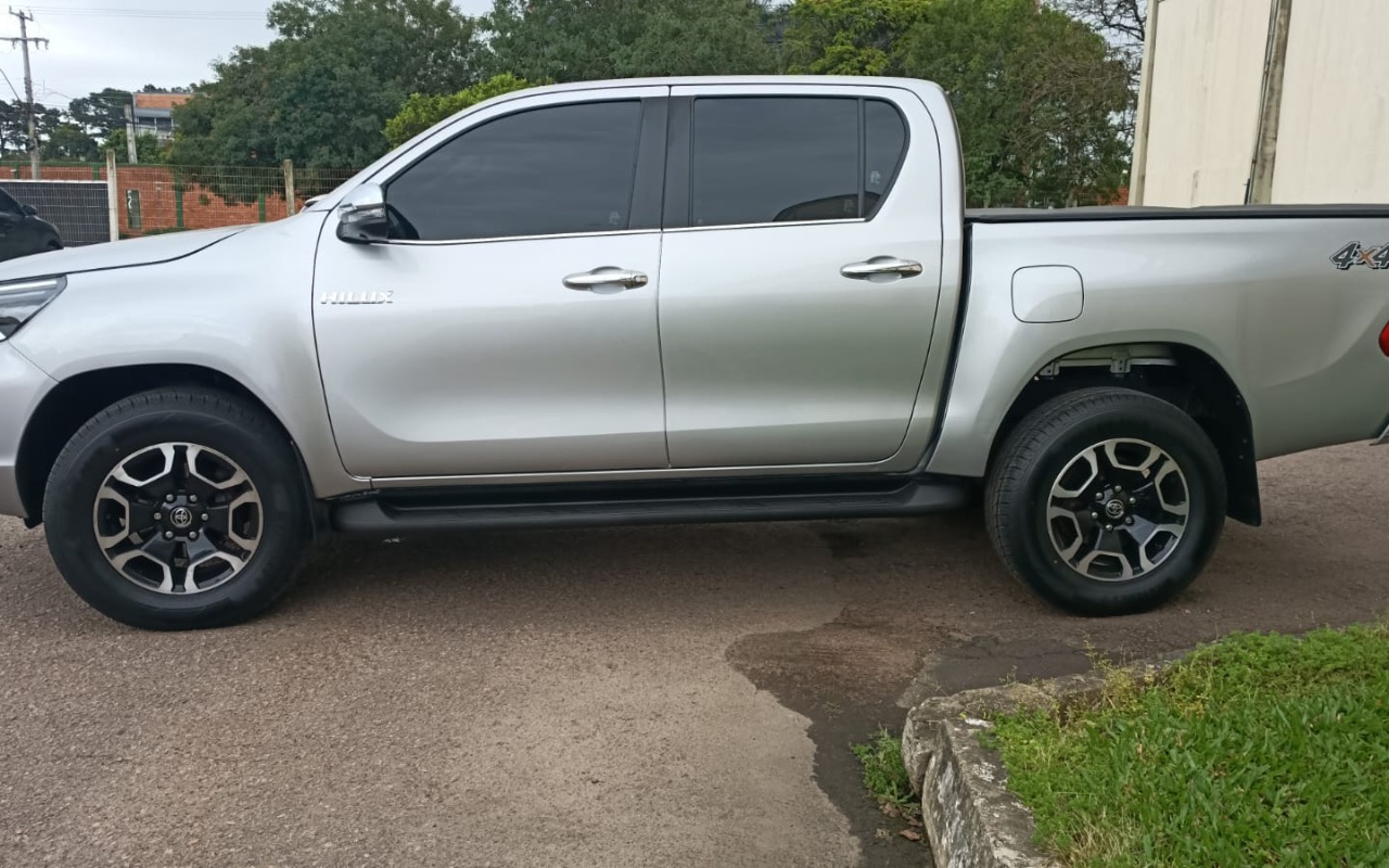 imagem-https://www.socarrao.com.br/sc-vehicle-images-prod/4279949/1791212588055-YWNkN2M4NWUtYjVjNy00NjhkLWE4OTktMjJiMzJmZWMyNjg4LmpwZw.jpg