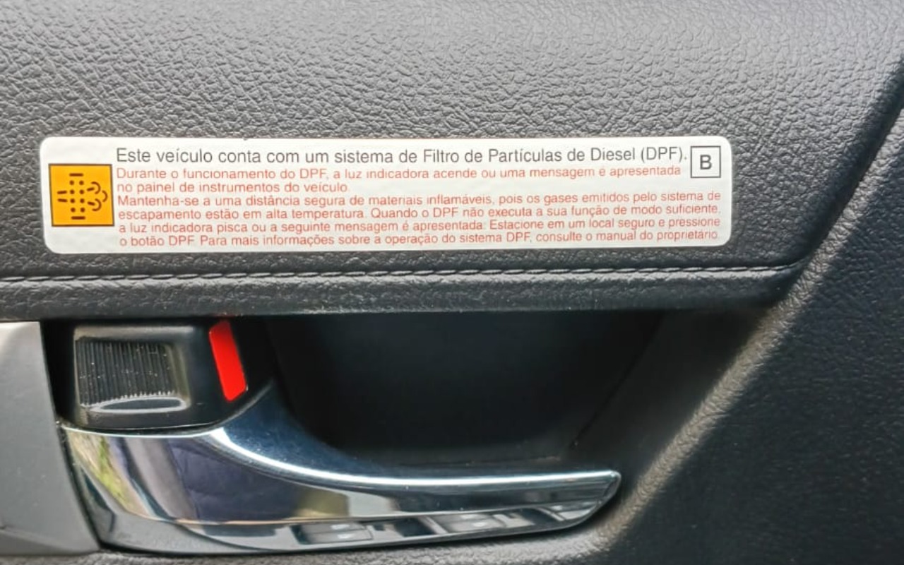 imagem-https://www.socarrao.com.br/sc-vehicle-images-prod/4279949/1791212588286-ZDljMmM0ZmMtMWQ4ZC00MTYzLTg3OTAtMmYyYTBmMWFiNDA1LmpwZw.jpg