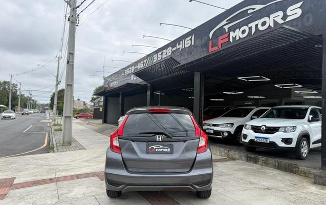 imagem-https://www.socarrao.com.br/sc-vehicle-images-prod/4280203/1791214426259-8543512_5_B_b76e46f612.jpeg