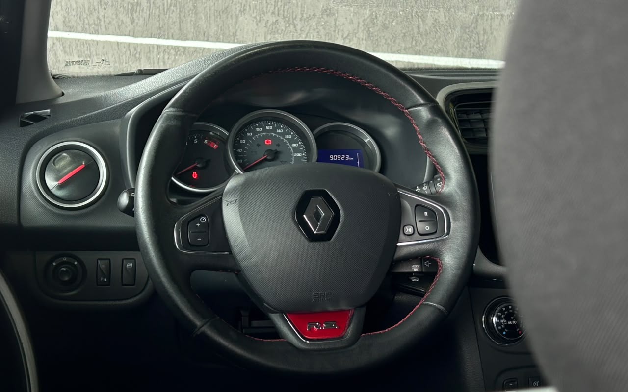 imagem-https://www.socarrao.com.br/sc-vehicle-images-prod/4280249/1791214775594-V2hhdHNBcHAgSW1hZ2UgMjAyNi0xMC0wNSBhdCAxMi4xMS40OS5qcGVn.jpeg