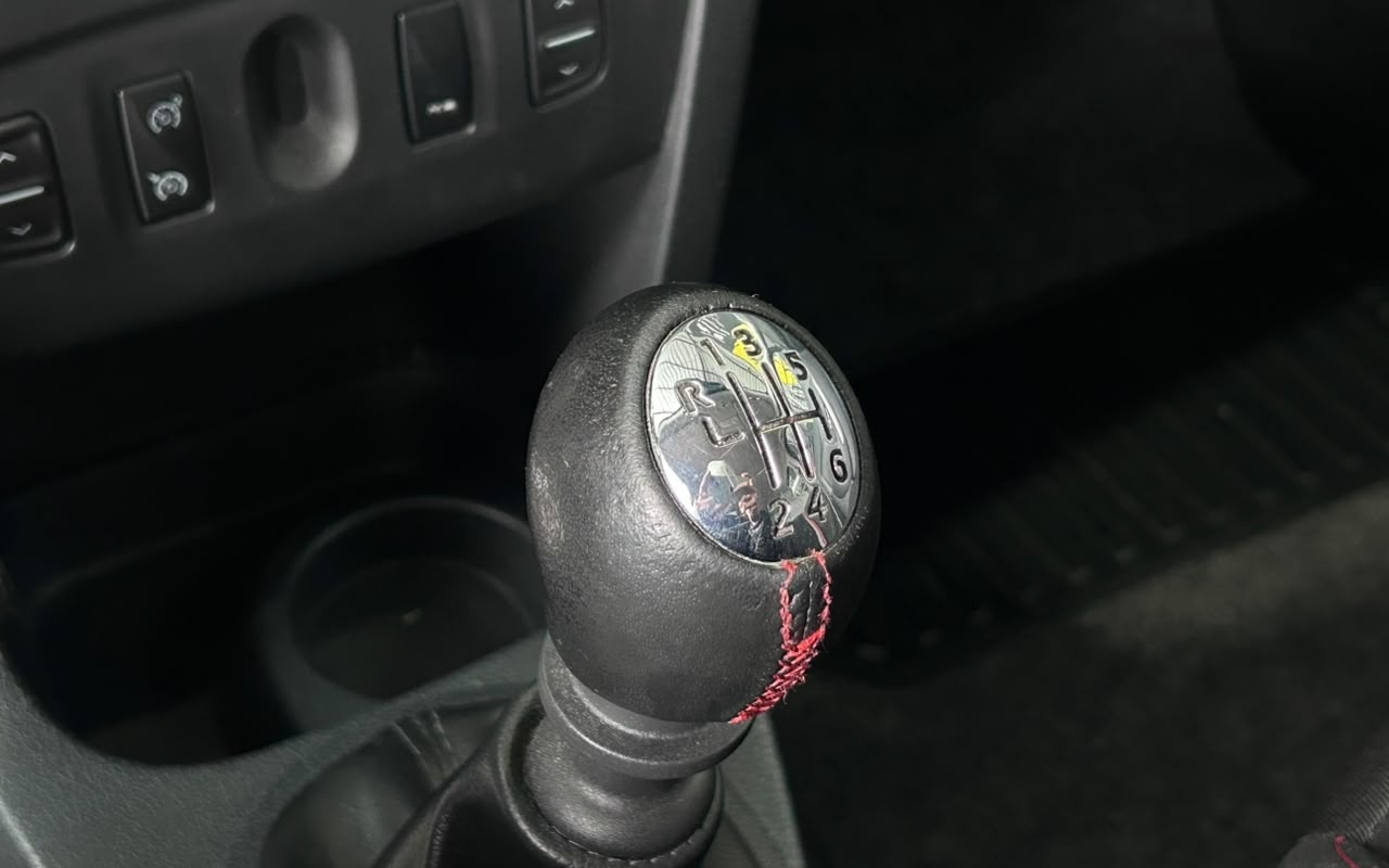 imagem-https://www.socarrao.com.br/sc-vehicle-images-prod/4280249/1791214775904-V2hhdHNBcHAgSW1hZ2UgMjAyNi0xMC0wNSBhdCAxMi4xMS41Mi5qcGVn.jpeg