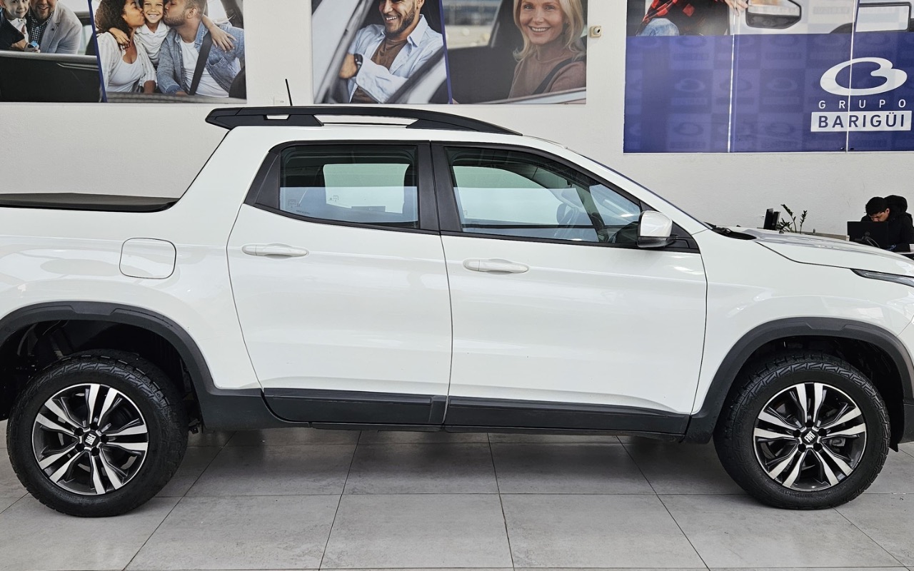 imagem-https://www.socarrao.com.br/sc-vehicle-images-prod/4280360/1791215700738-NTQ1MzhjYzQtYmVkYS00MWMzLThiNTAtMmNjYjBjYmY2ZTU5LmpwZWc.jpeg