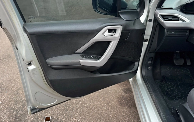 imagem-https://www.socarrao.com.br/sc-vehicle-images-prod/4281165/1791219791010-YjlhOGJiMDMtODUyOC00MzNhLWE1MjctYzNlNTJmNTRkZGFkLmpwZWc.jpeg