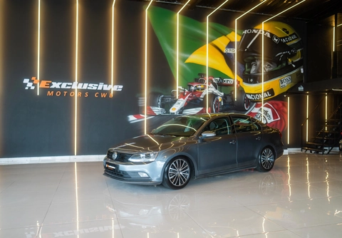 Volkswagen Jetta 2016 Cinza — foto 1 de 3