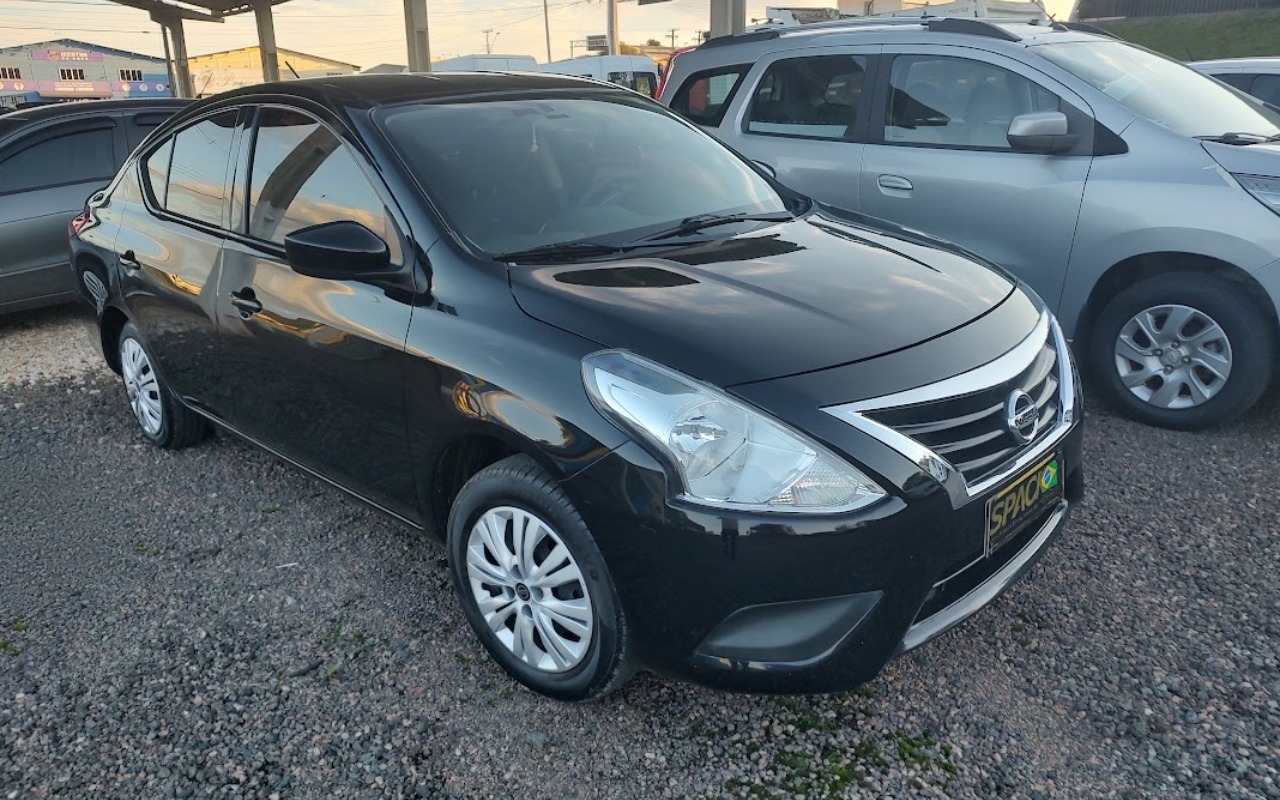 Nissan VERSA 2016 Preto — foto 1 de 3
