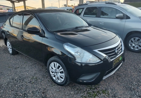 Nissan VERSA 2016 Preto — foto 1 de 3