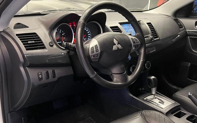 imagem-https://www.socarrao.com.br/sc-vehicle-images-prod/4281746/1791223545451-8179467_11_B_a10105daa2.jpeg