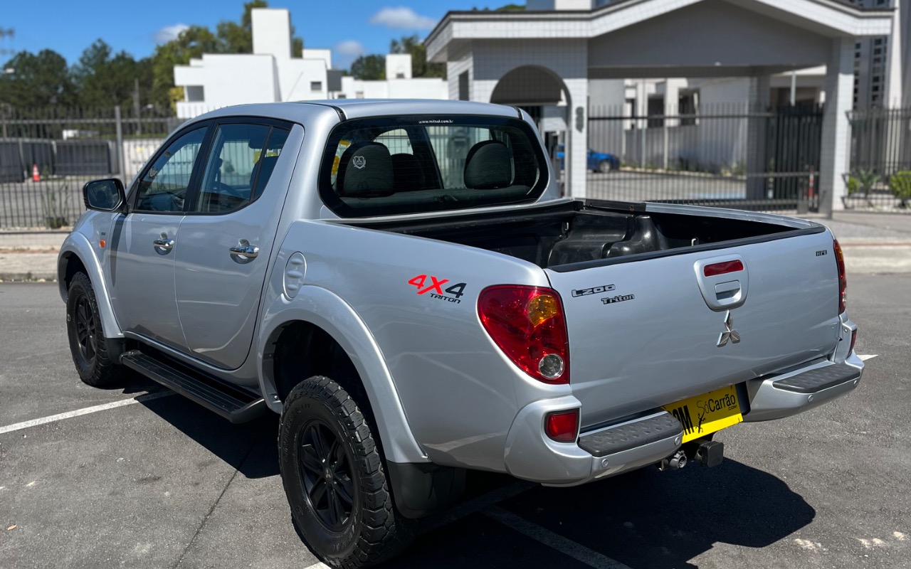 imagem-https://www.socarrao.com.br/sc-vehicle-images-prod/4281760/1791223642012-SU1HXzMzNDIuanBlZw.jpeg