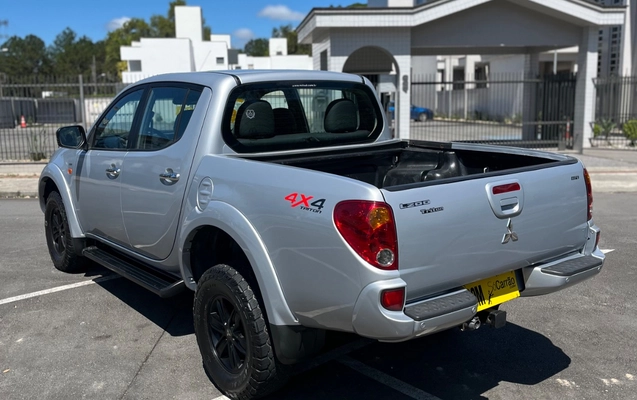 imagem-https://www.socarrao.com.br/sc-vehicle-images-prod/4281760/1791223642012-SU1HXzMzNDIuanBlZw.jpeg