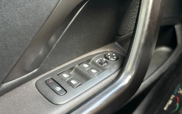 imagem-https://www.socarrao.com.br/sc-vehicle-images-prod/4281761/1791223655646-ODQzNDE2MV8yX0JfZjc4YWUzZDI2Zi5qcGVn.jpeg