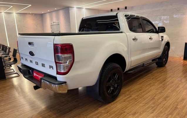 imagem-https://www.socarrao.com.br/sc-vehicle-images-prod/4281774/1792600872364-8531852_14_B_fe8b0f6fd5.jpeg