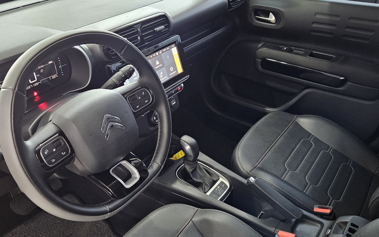 imagem-https://www.socarrao.com.br/sc-vehicle-images-prod/4281864/1791235665636-MGMxOWIxODAtMzdiOC00MmQyLWFjMjItODIyZWUxZDBmYmRmLmpwZWc.jpeg