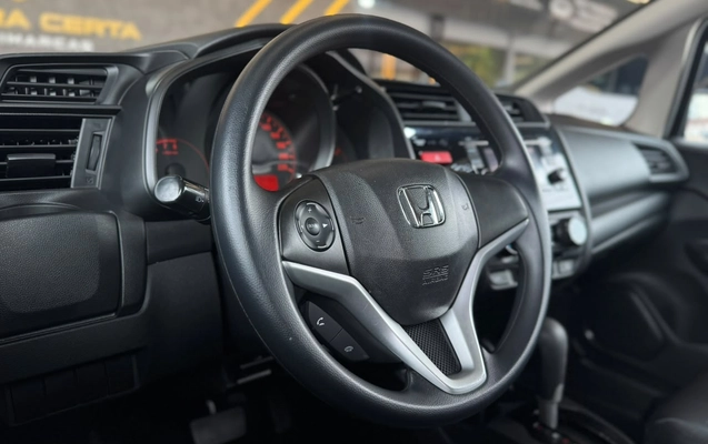 imagem-https://www.socarrao.com.br/sc-vehicle-images-prod/4282045/1791225717248-003_1092b52a98804b83e371efc2f1b1593e.jpg