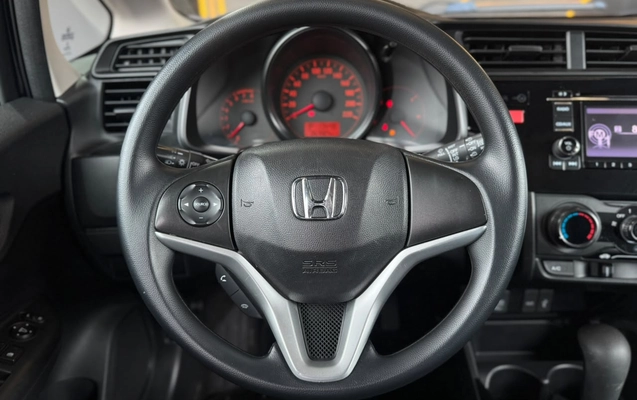 imagem-https://www.socarrao.com.br/sc-vehicle-images-prod/4282045/1791225717250-003_e58c15d3f47655bccca75e5113bb7789.jpg