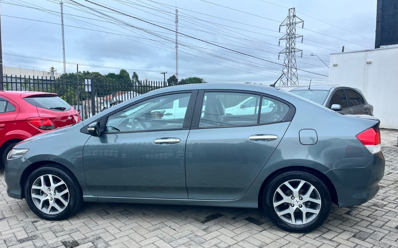imagem-https://www.socarrao.com.br/sc-vehicle-images-prod/4282053/1791225786962-ZTZmOWQzNTktOTJlNy00ODg3LWI5NzMtMWE1NWQzOTk0ZWZmLmpwZWc.jpeg